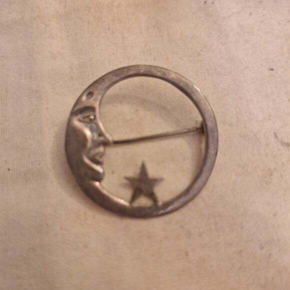 Bigger Crescent moon face with star Sterling Silver brooch / pin -33.8 mm, 4 g - Picture 1 of 3